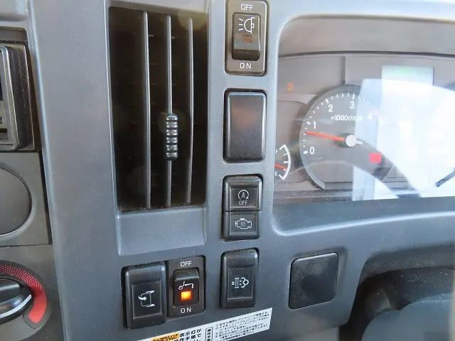 いすゞ エルフ 2RG-NLR88AN(2WD)の写真16