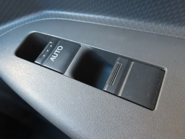 いすゞ エルフ 2RG-NLR88AN(2WD)の写真19