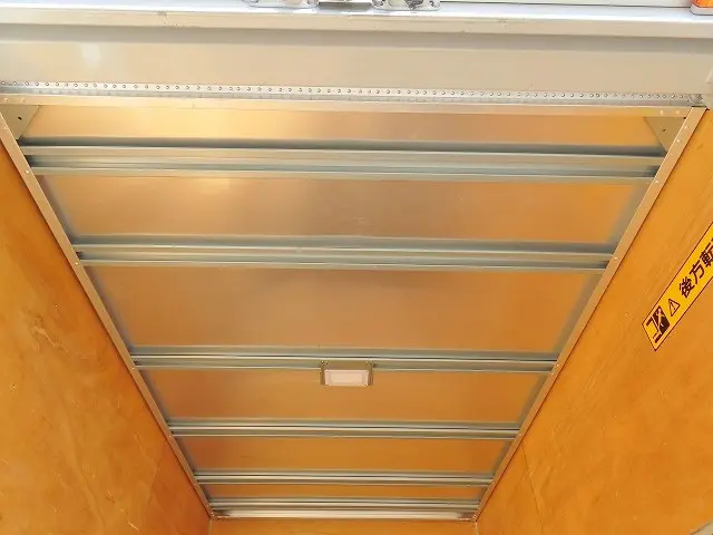 いすゞ エルフ 2RG-NLR88AN(2WD)の写真23