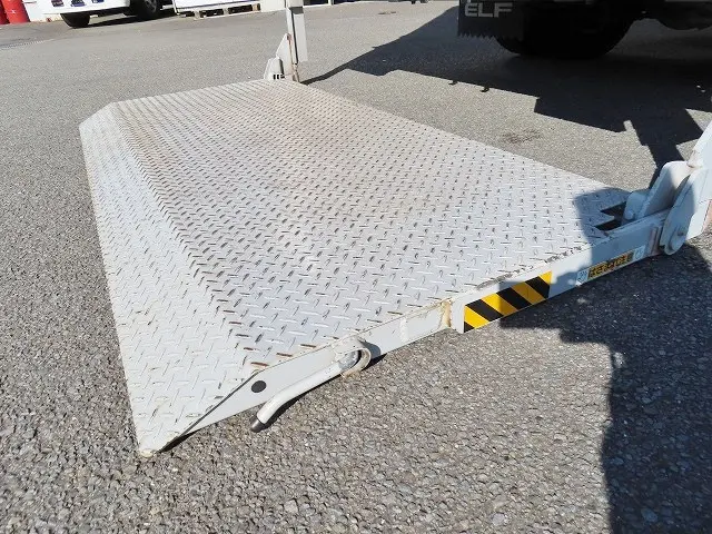 いすゞ エルフ 2RG-NLR88AN(2WD)の写真32