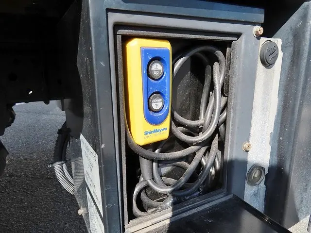 いすゞ エルフ 2RG-NLR88AN(2WD)の写真35