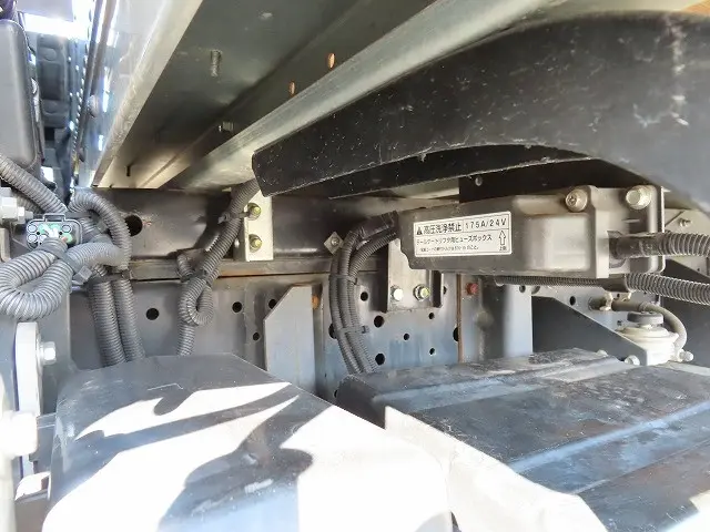 いすゞ エルフ 2RG-NLR88AN(2WD)の写真43