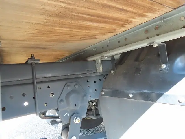 いすゞ エルフ 2RG-NLR88AN(2WD)の写真44