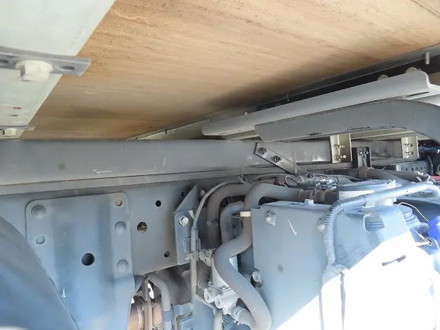 いすゞ エルフ 2RG-NLR88AN(2WD)の写真45