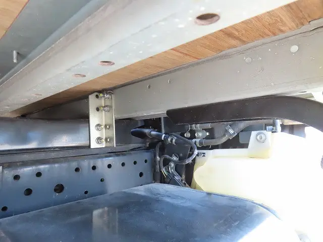 いすゞ エルフ 2RG-NLR88AN(2WD)の写真46