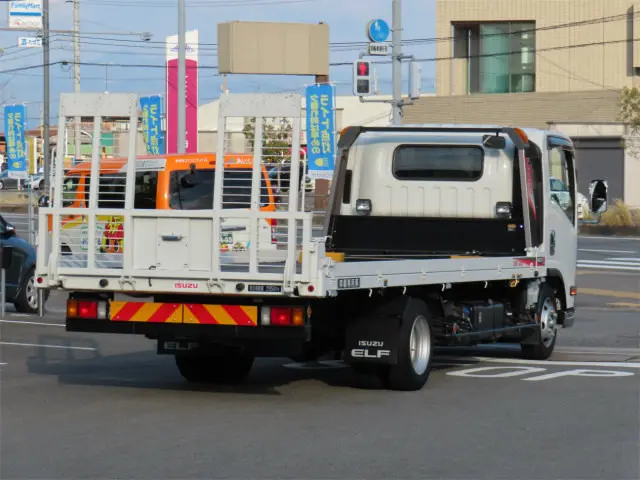 いすゞ エルフ 2RG-NPR88AN(2WD)の写真3
