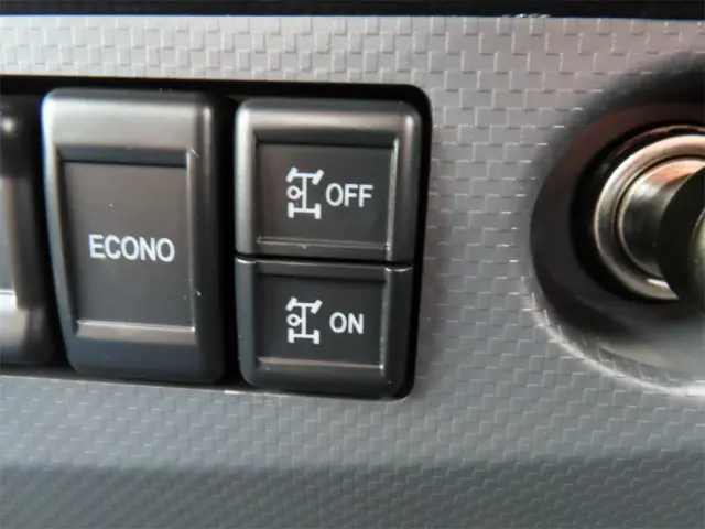 いすゞ エルフ 2RG-NPR88AN(2WD)の写真17