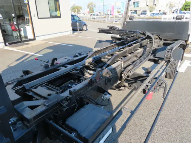 いすゞ エルフ 2RG-NPR88AN(2WD)の写真49