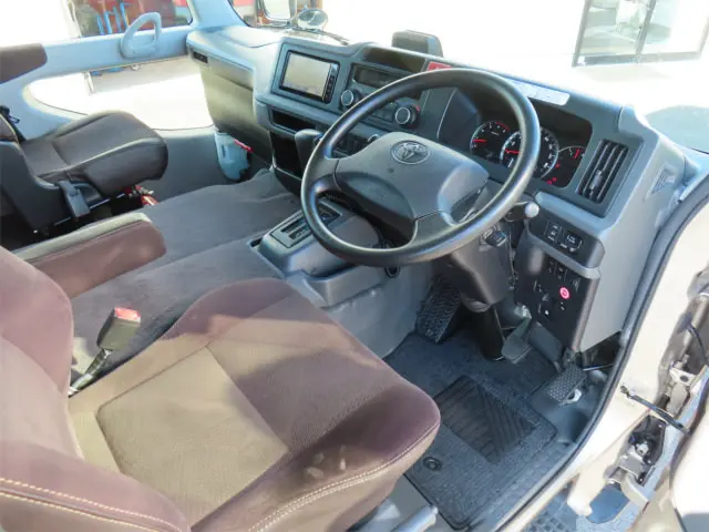 トヨタ コースター SDG-XZB70(2WD)の写真10