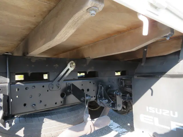 いすゞ エルフ 2RG-NPR88AR(2WD)の写真36