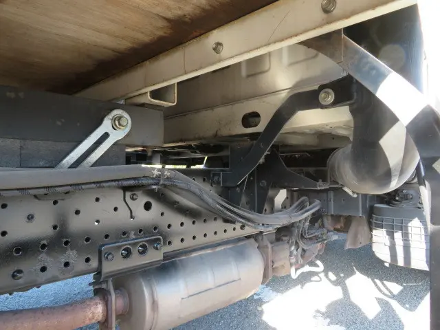 いすゞ エルフ 2RG-NPR88AR(2WD)の写真38