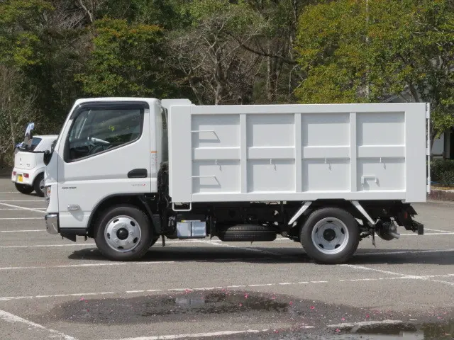 三菱 キャンター 2RG-FBA60(2WD)の写真4