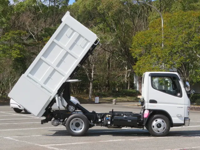 三菱 キャンター 2RG-FBA60(2WD)の写真9