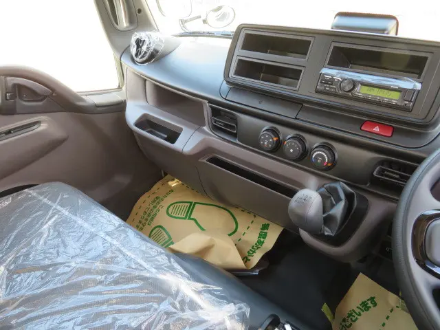 三菱 キャンター 2RG-FBA60(2WD)の写真17