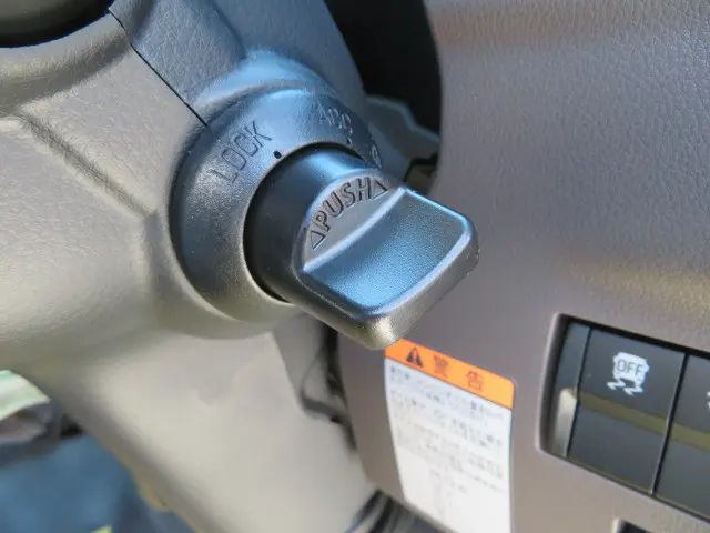 三菱 キャンター 2RG-FBA60(2WD)の写真19