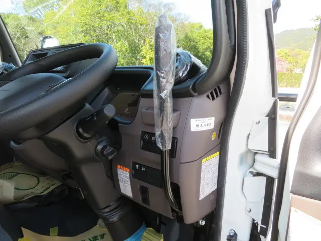三菱 キャンター 2RG-FBA60(2WD)の写真21