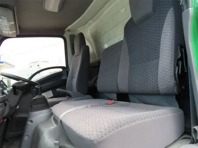 いすゞ エルフ 2RG-NPR88AN(2WD)の写真12