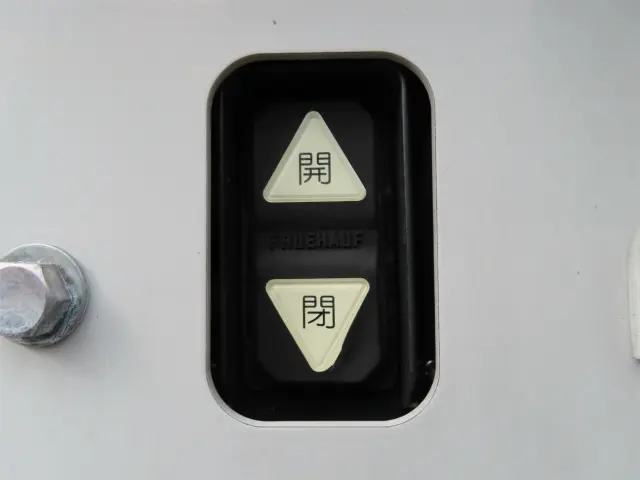 いすゞ エルフ 2RG-NPR88AN(2WD)の写真39