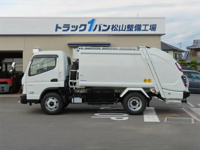 三菱 キャンター 2PG-FEB90(2WD)の写真3