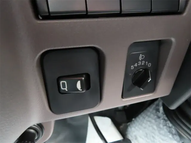 三菱 キャンター 2PG-FEB90(2WD)の写真17