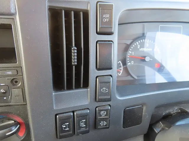 いすゞ エルフ TPG-NMR85N(2WD)の写真15