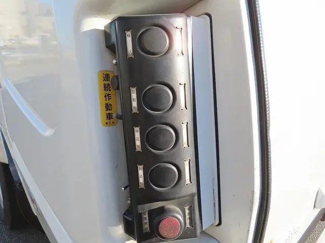 いすゞ エルフ TPG-NMR85N(2WD)の写真34