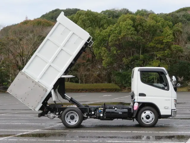 三菱 キャンター 2RG-FBA60(2WD)の写真9