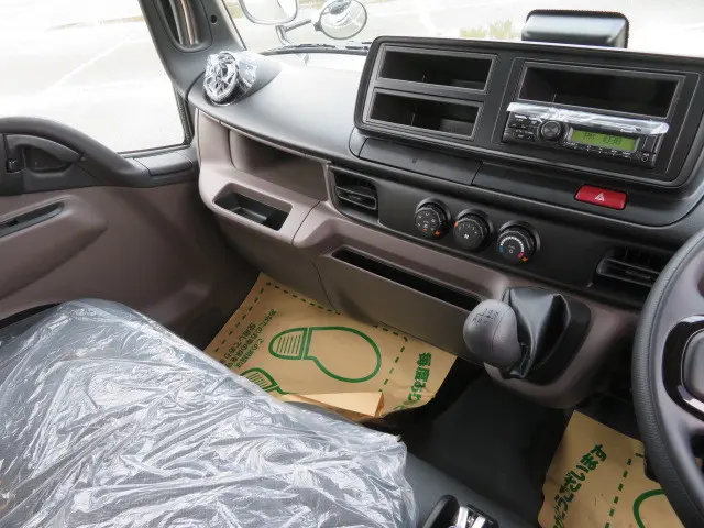 三菱 キャンター 2RG-FBA60(2WD)の写真17