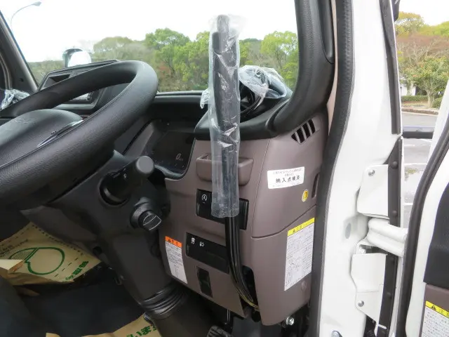 三菱 キャンター 2RG-FBA60(2WD)の写真21
