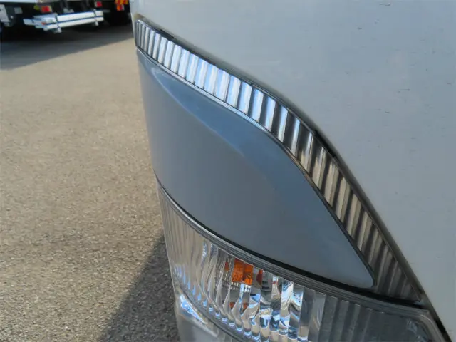 いすゞ エルフ 2RG-NLR88AN(2WD)の写真8