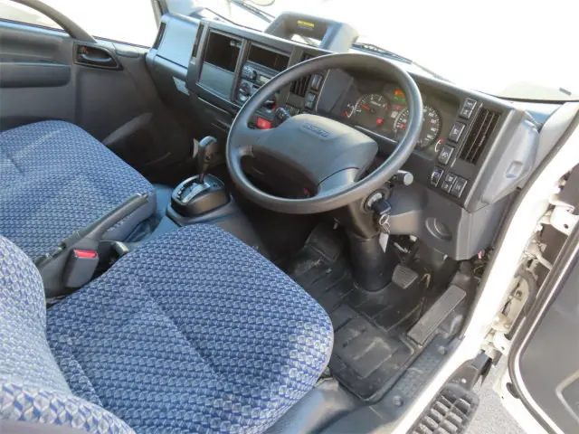 いすゞ エルフ 2RG-NLR88AN(2WD)の写真9