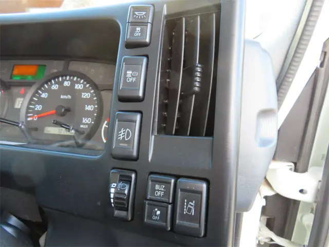 いすゞ エルフ 2RG-NLR88AN(2WD)の写真15