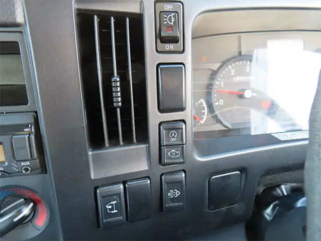 いすゞ エルフ 2RG-NLR88AN(2WD)の写真16