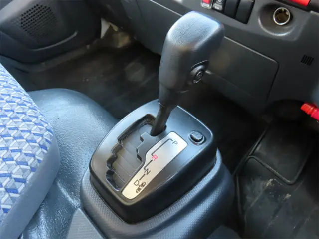 いすゞ エルフ 2RG-NLR88AN(2WD)の写真17