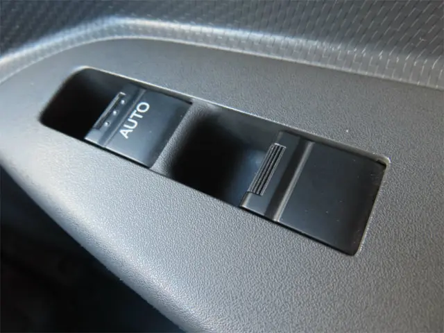 いすゞ エルフ 2RG-NLR88AN(2WD)の写真18