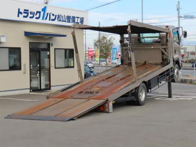 いすゞ フォワード 2RG-FTR90V2(2WD)の写真9