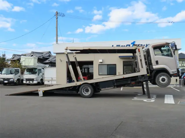 いすゞ フォワード 2RG-FTR90V2(2WD)の写真11