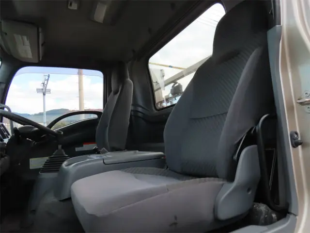 いすゞ フォワード 2RG-FTR90V2(2WD)の写真13