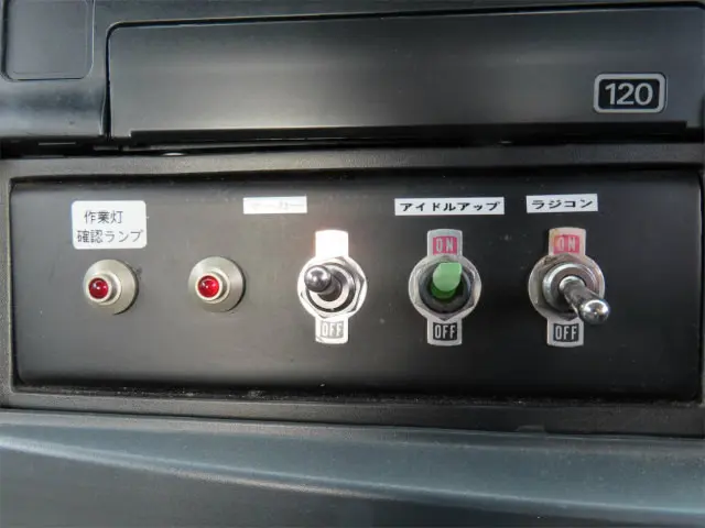 いすゞ フォワード 2RG-FTR90V2(2WD)の写真23