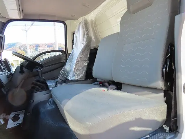 いすゞ エルフ 2RG-NPR88AM(2WD)の写真9