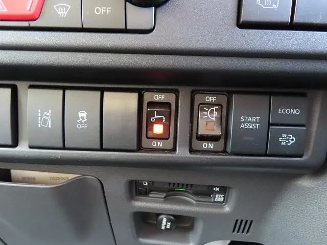 いすゞ エルフ 2RG-NPR88AM(2WD)の写真13