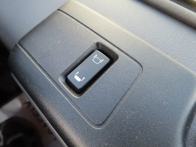 いすゞ エルフ 2RG-NPR88AM(2WD)の写真17