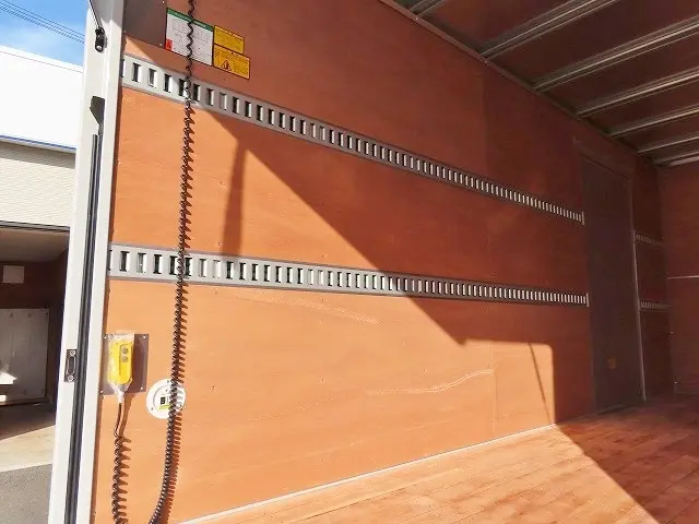 いすゞ エルフ 2RG-NPR88AM(2WD)の写真26