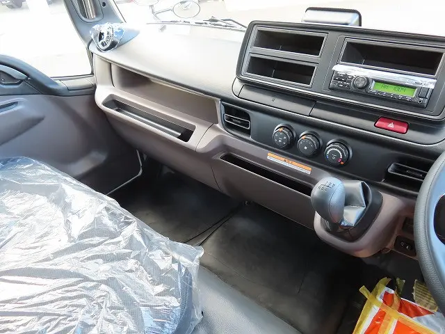 三菱 キャンター 2PG-FEB90(2WD)の写真13