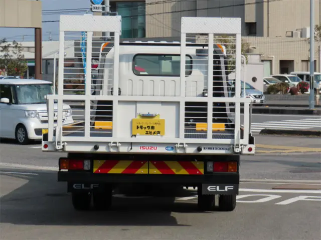 いすゞ エルフ 2RG-NPR88AM(2WD)の写真7