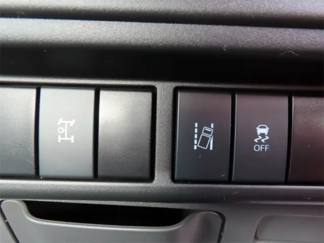 いすゞ エルフ 2RG-NPR88AM(2WD)の写真17