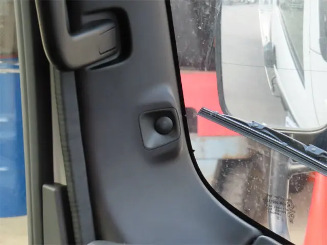 いすゞ エルフ 2RG-NPR88AM(2WD)の写真25