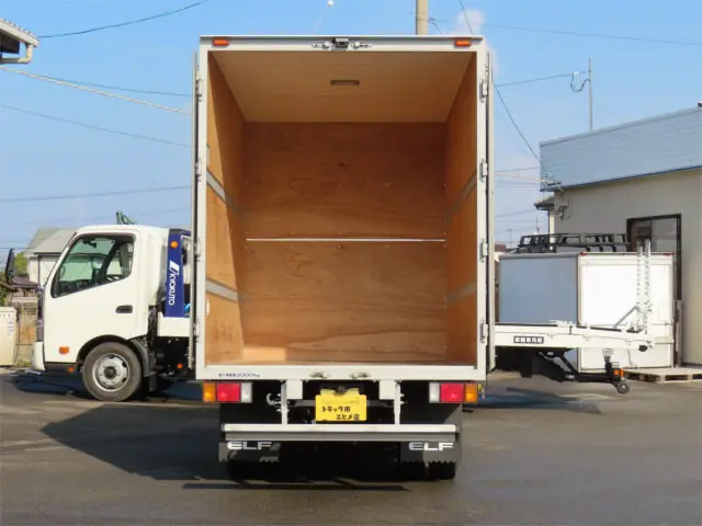 いすゞ エルフ TRG-NLR85AN(2WD)の写真9