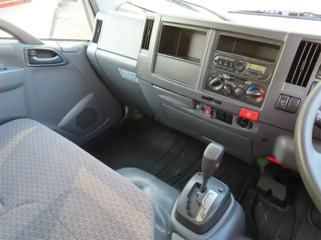 いすゞ エルフ TRG-NLR85AN(2WD)の写真15