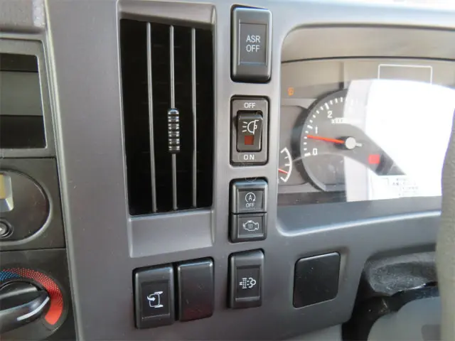 いすゞ エルフ TRG-NLR85AN(2WD)の写真17